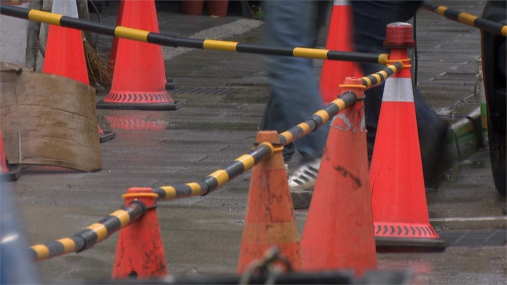 岳父建案被爆偷跑害摔傷 四叉貓再爆黃國昌家還沒拆完