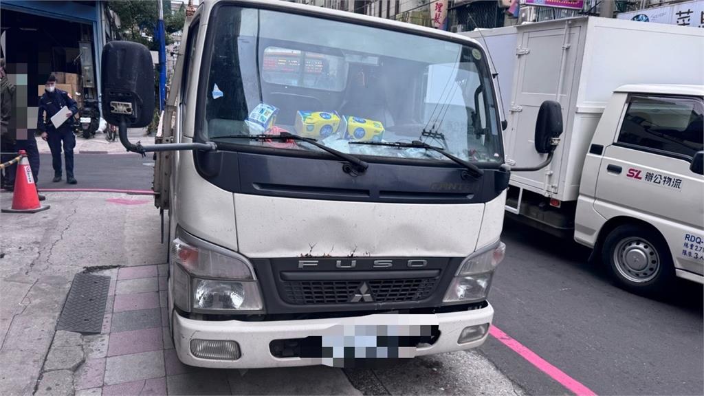 快新聞/新北蘆洲公車、貨車碰撞事故 現場畫面曝光