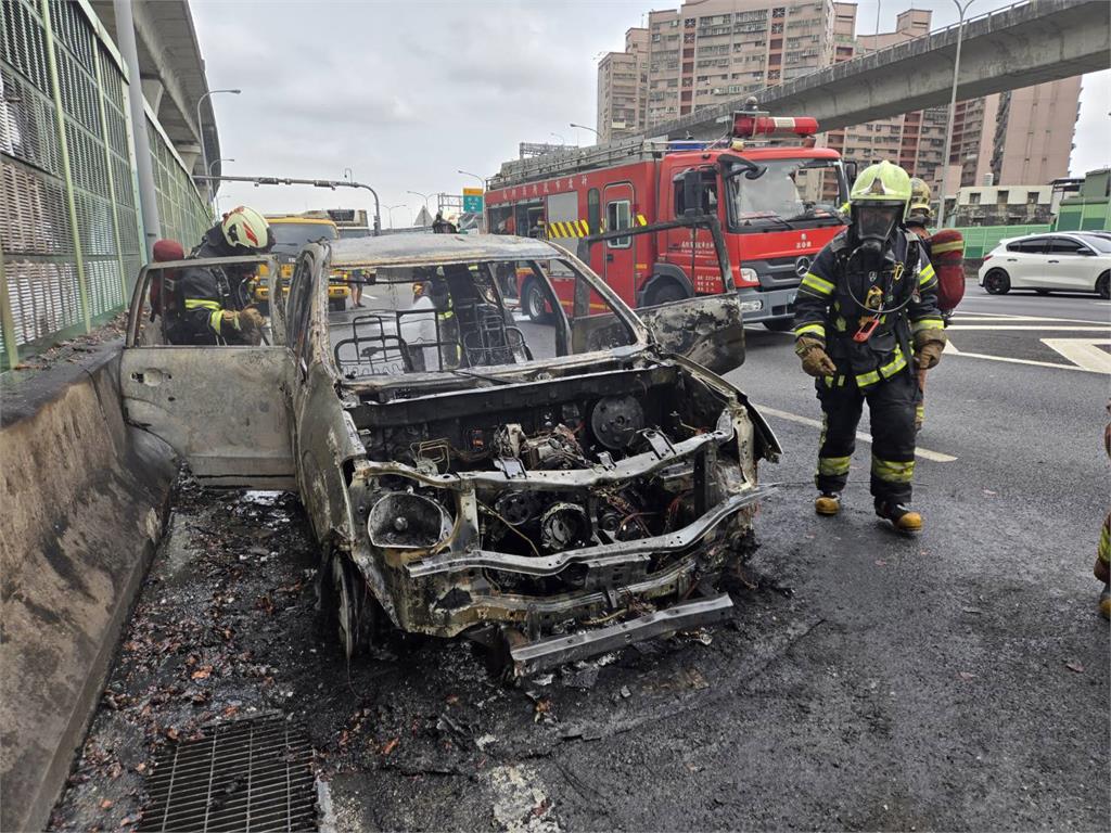 最新／國1南向五股入口匝道火燒車　車流回堵至平面道路
