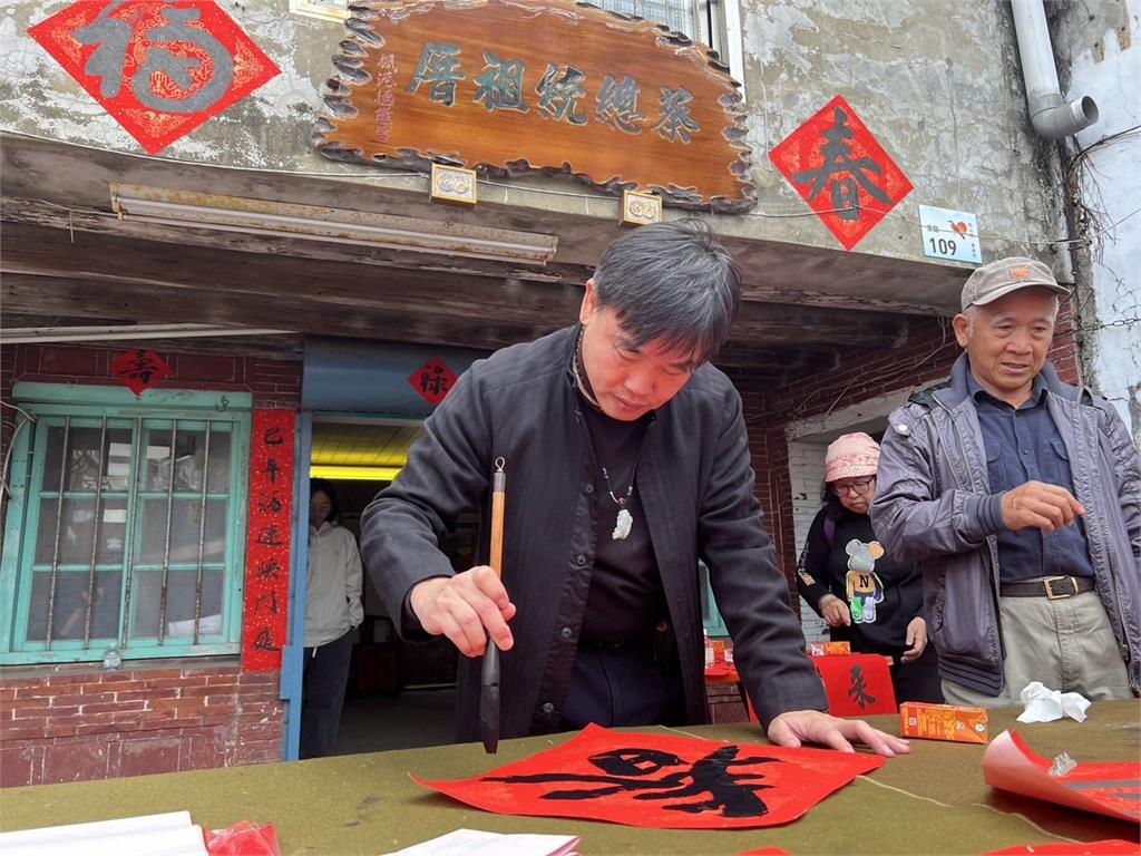 蔡英文屏東楓港老家揮毫　「歲月靜好」傳達祝福意象