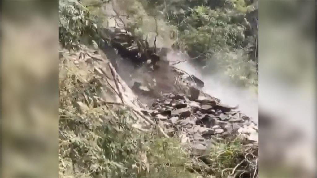 大鹿林道坍方20山友受困　救援又遇土石崩落怵目驚心