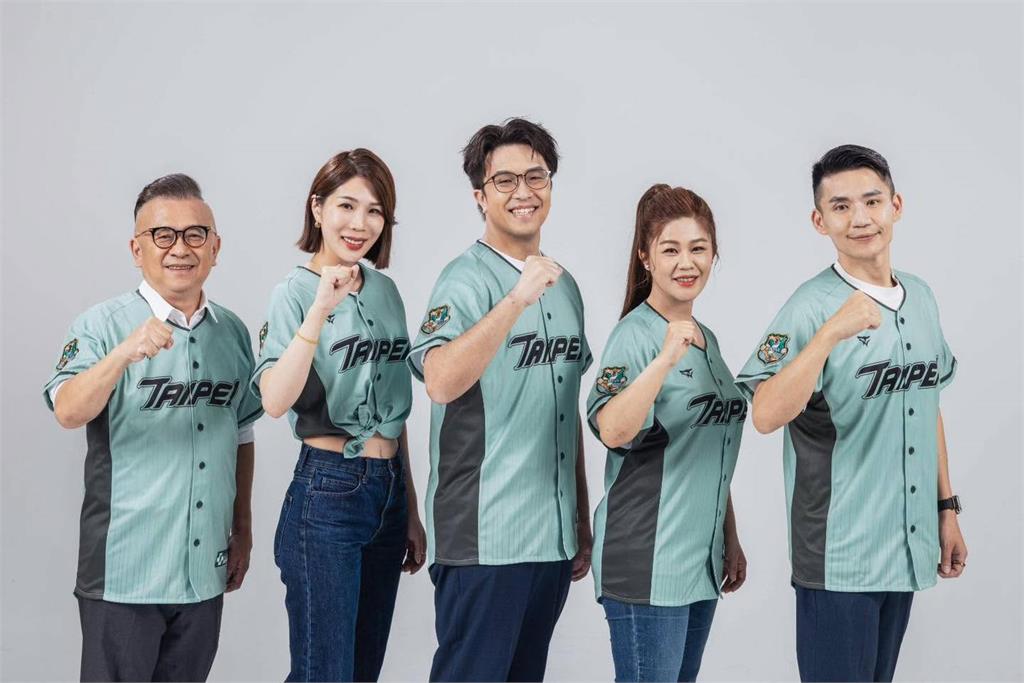 快新聞／沈伯洋出招了！台北隊定裝照亮相　偕25小雞合照喊「向前衝」