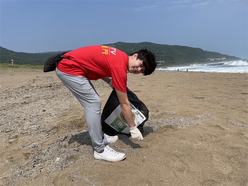 廖家儀召八點檔《市井豪門》演員淨灘做公益！1小時清3大袋成果驚人