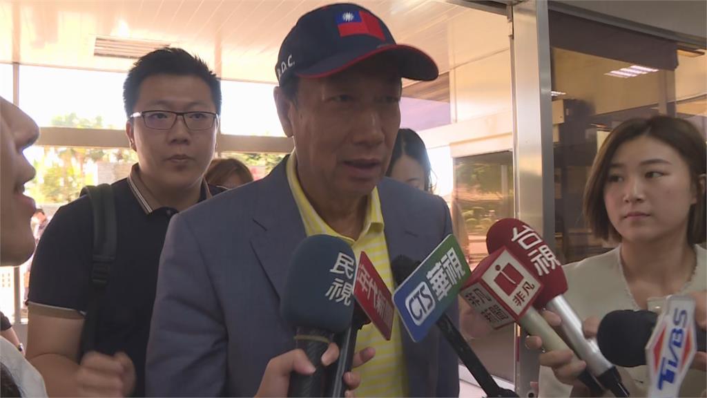 517徵召後再相見!郭侯互動尷尬 侯友宜熱情破冰、郭台銘微笑回應