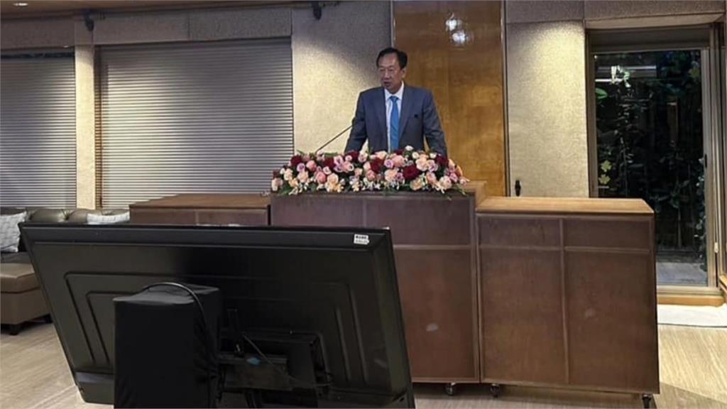 演講前訂製同款1:1講台演練 郭台銘力拚敗部復活?