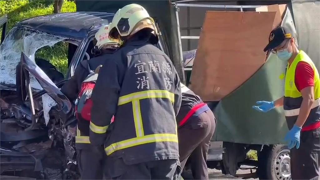 宜蘭3死車禍驚悚畫面曝光　汽車疑飆速連環撞零件噴飛