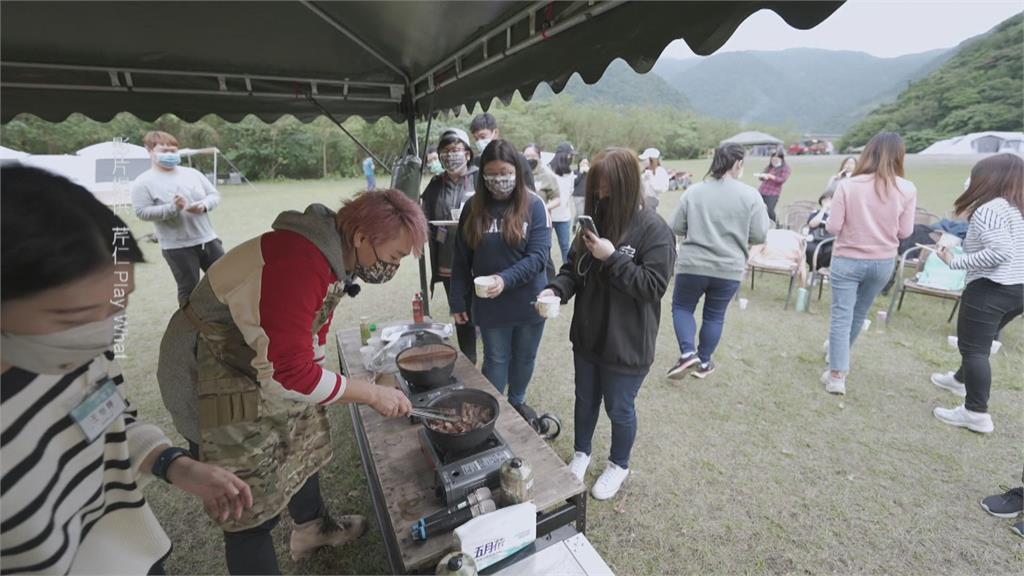 王仁甫歡慶10萬訂閱　現煎牛排互動粉絲