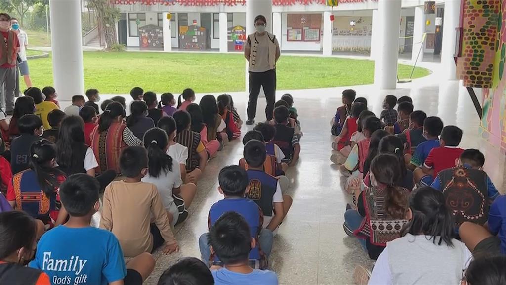 兩陌生男部落推銷童書 居民憂小孩遭誘拐