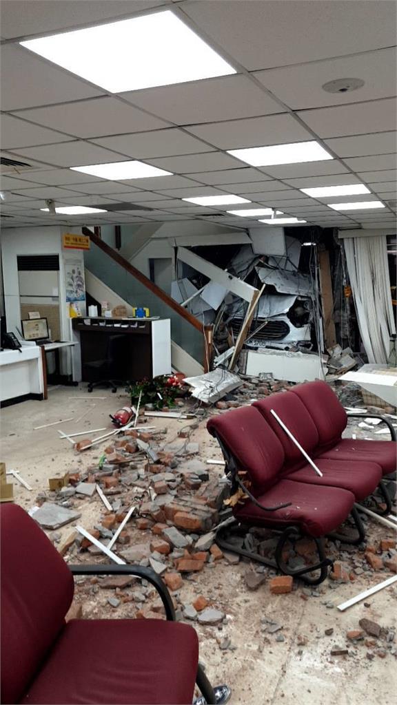 三立採訪車「突撞進銀行」釀10傷!駕駛還原過程「疑1狀況失控暴衝」