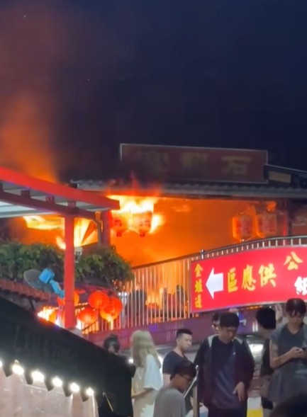 南投「泡麵土地公」凌晨突起火!石龍宮歷火劫信眾狂逃 神像竟完好無損