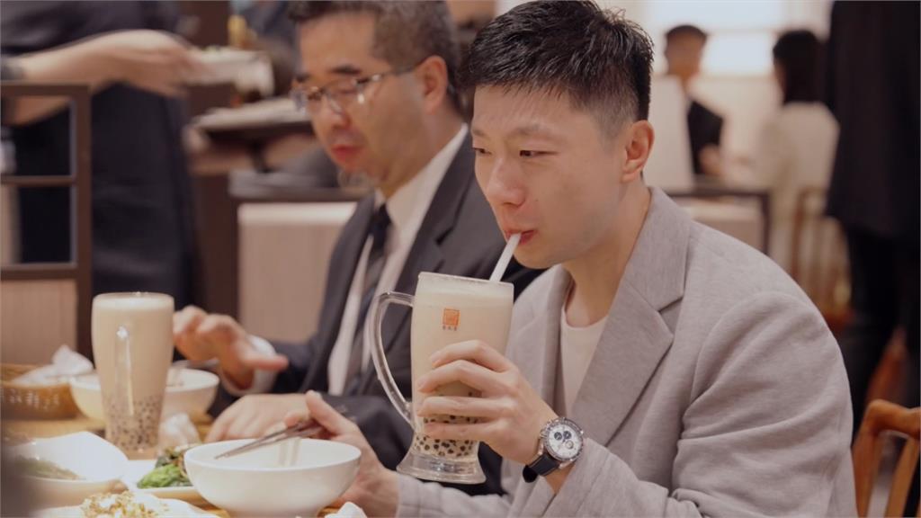訪台大啖「珍奶+香菇肉燥麵」 馬龍:台灣有春暖花開的感覺