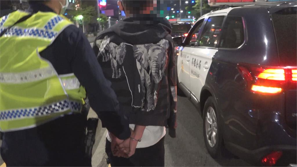 車上香菸盒藏黑包裝袋...太可疑! 警搜出毒品咖啡包