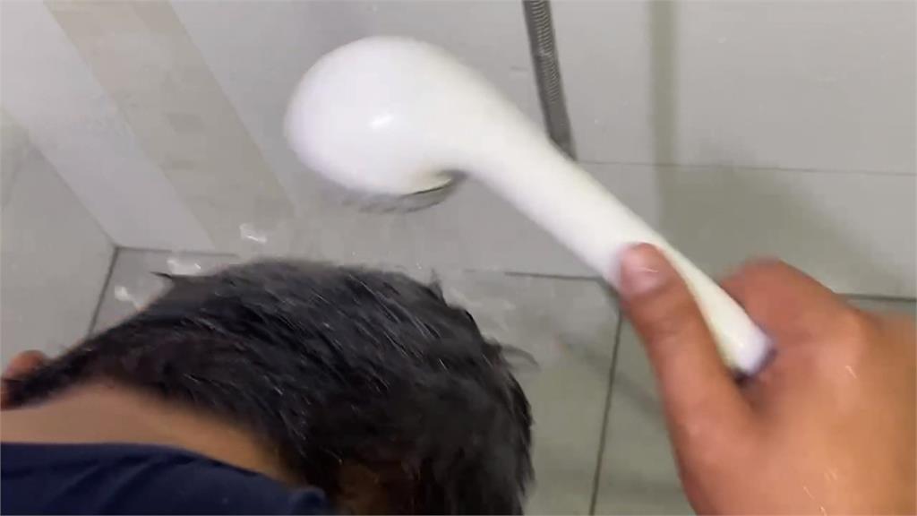扯！洗髮精跑到眼裡怨業者不道歉　民眾PO文遭網友撻伐