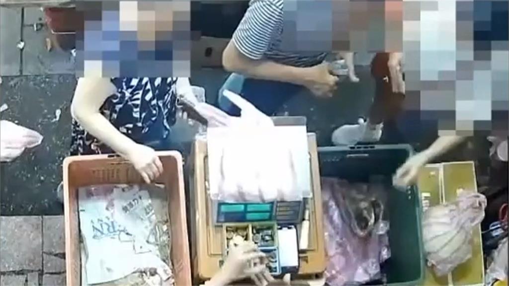 民眾買水果返家驚覺「1.2萬元不見」　回店家查監視器揪出撿錢人