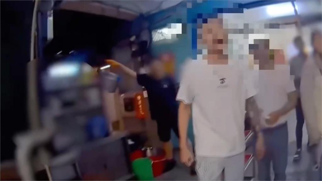 「郭家炒牛肉」排隊爆衝突　不滿未禮讓機車大打出手