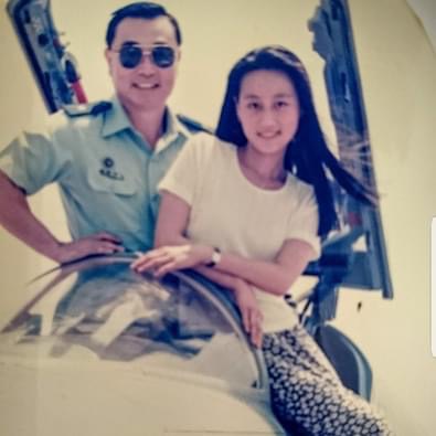 快新聞/飛官F-16拍婚紗 軍事粉專曝馮世寬29年舊照:他鼓勵新人別怕!拍得很好