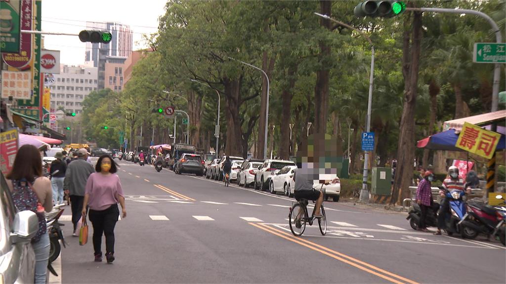 阿婆闖紅燈　大車駕駛急煞飆罵「趕著過清明嗎」