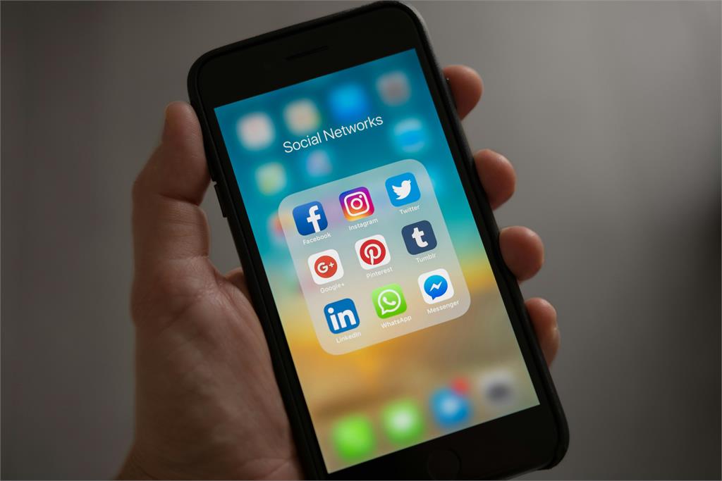FB、IG全輸!台灣人「社群霸主」出爐 使用率近100%奪冠