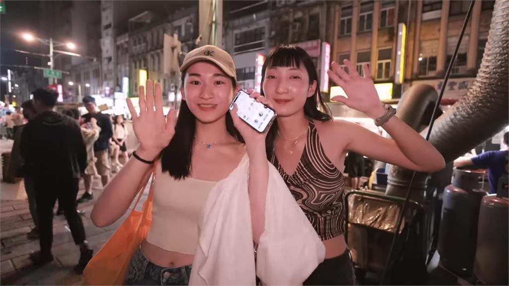人正真好！大馬女神來台逛夜市被台灣美女搭訕　還獲「台北免費導覽」
