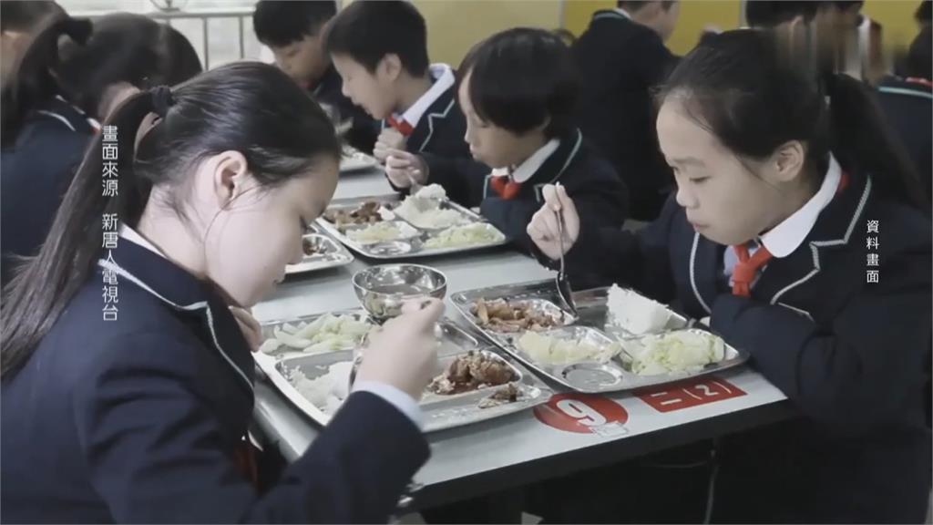 噁爆!中國上海多家學校營養午餐 「發臭有沙」學生吃到吐