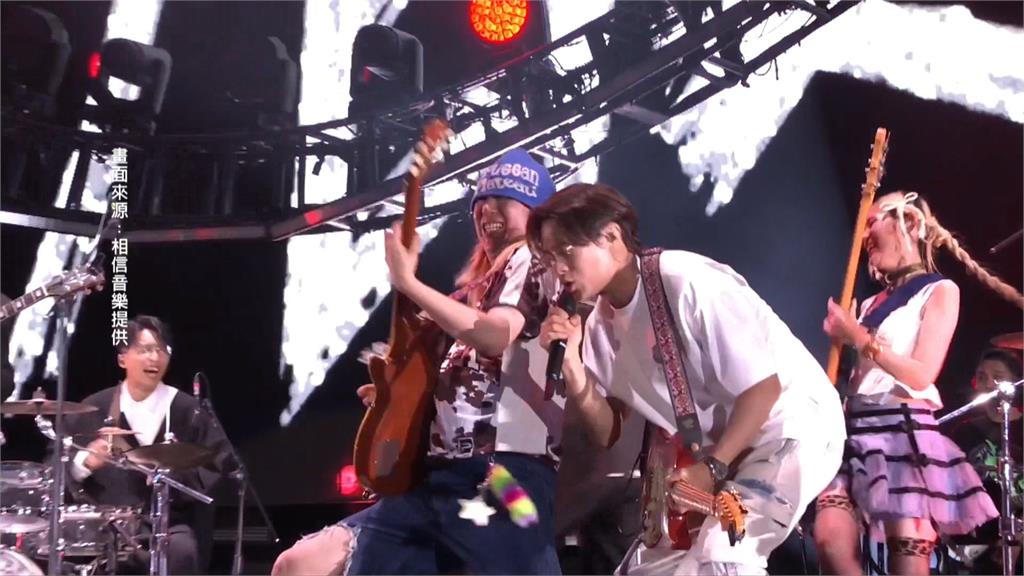 告五人港都開唱宣傳新歌 年初一開箱「披頭四錄音室」