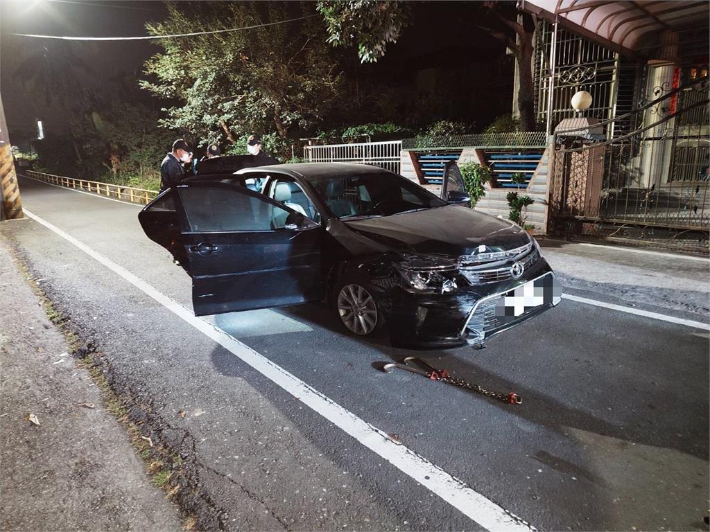 快新聞/屏東警匪追逐!通緝犯拒檢逆向猛撞「1警腿部擦挫傷」