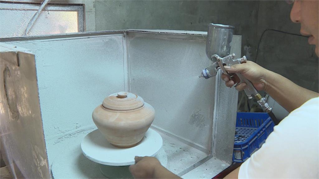 冰雕師轉業「陶藝創作」 紅紫鈞釉茶壺令人驚艷