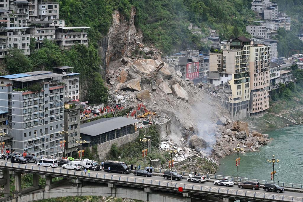 重慶山崩傷亡人數疑蓋牌！苦苓揭「神秘失蹤」真相：中國人沒有天災死亡的權利