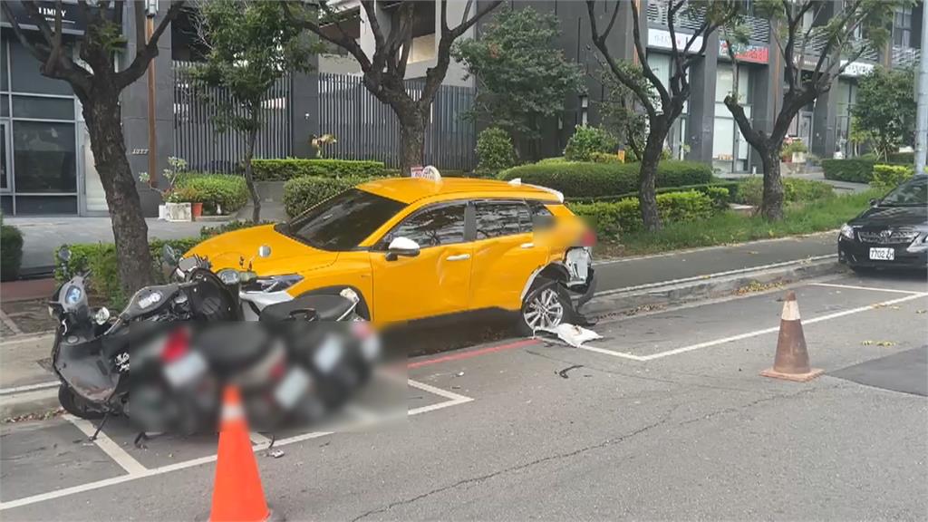 當碰碰車？酒駕男開租賃車上路　連撞路邊6汽車、17機車