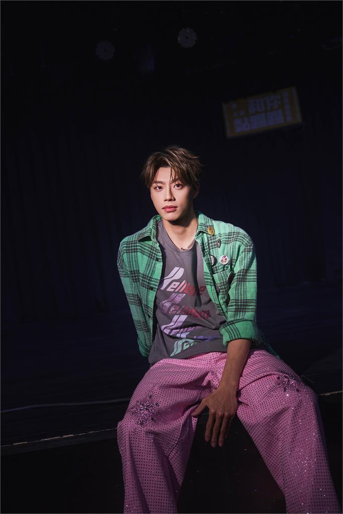 快新聞/大秀帥氣側翻!黃文廷健身寵粉無極限 首場見面會Ozone四帥驚喜現身