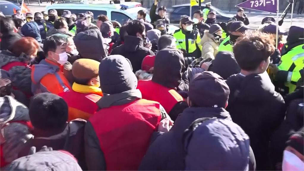 南韓朝野欲立法禁「香肉」　養殖業者帶狗群抗議　跟警察爆發激烈衝突