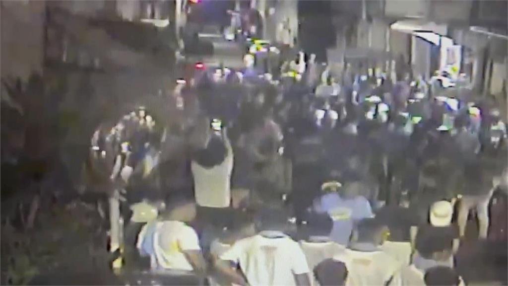 高雄小港廟宇遶境回鑾 信眾疑喝酒爆推擠互毆