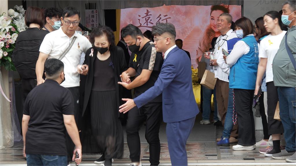 陳盈潔72歲辭世週日告別式！　胡瓜親送別「永遠的大姐」