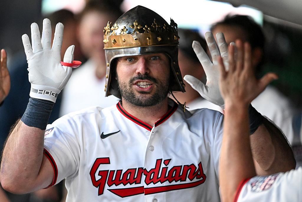 MLB(影)／贏球就拔劍封騎士！守護者更衣室藏神祕儀式　連羊皮紙都搬出來