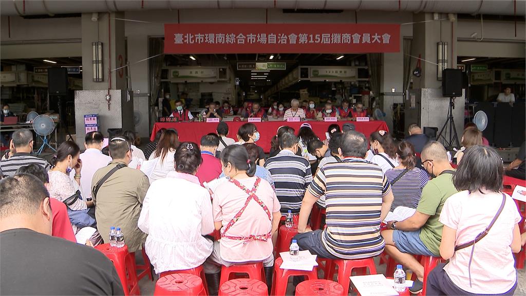 環南市場百人開會爆口角! 攤商不滿林勝東轟「一言堂」