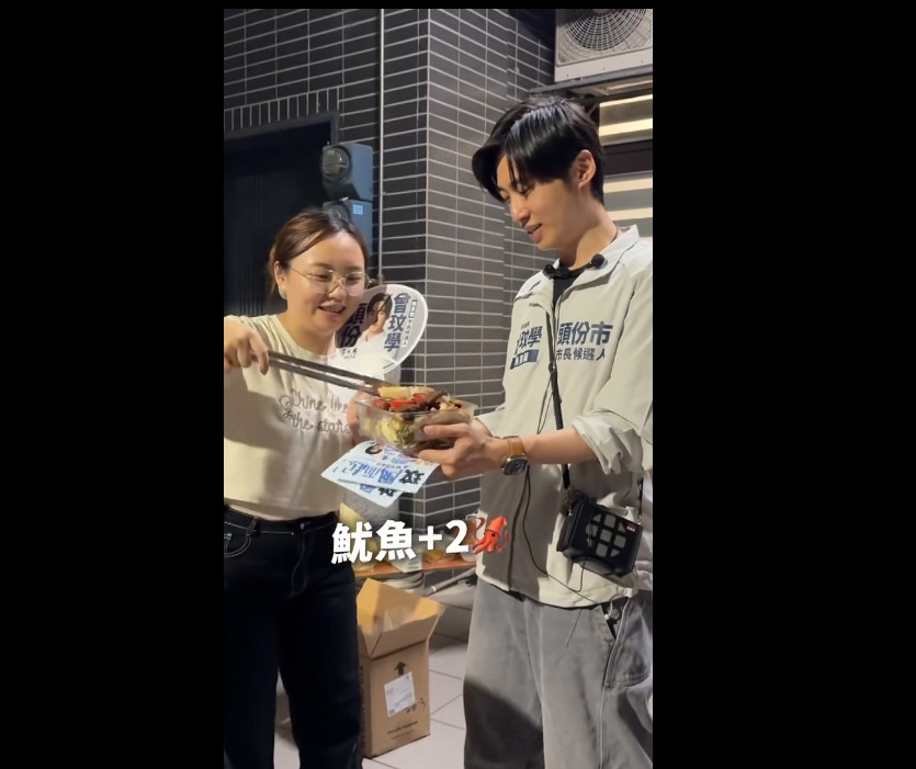 獨／曾玟學中秋「烤肉到你家」　自備這小物！街坊鄰居熱情餵食