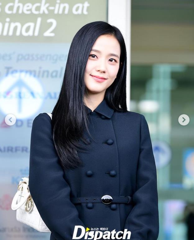 Jisoo無濾鏡實拍「11字美腿」辣翻機場 小心機1動作撩力破表