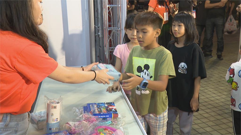 蝦皮購物"公益樂園"移師高雄 包場義大世界與弱勢孩童歡渡兒童節