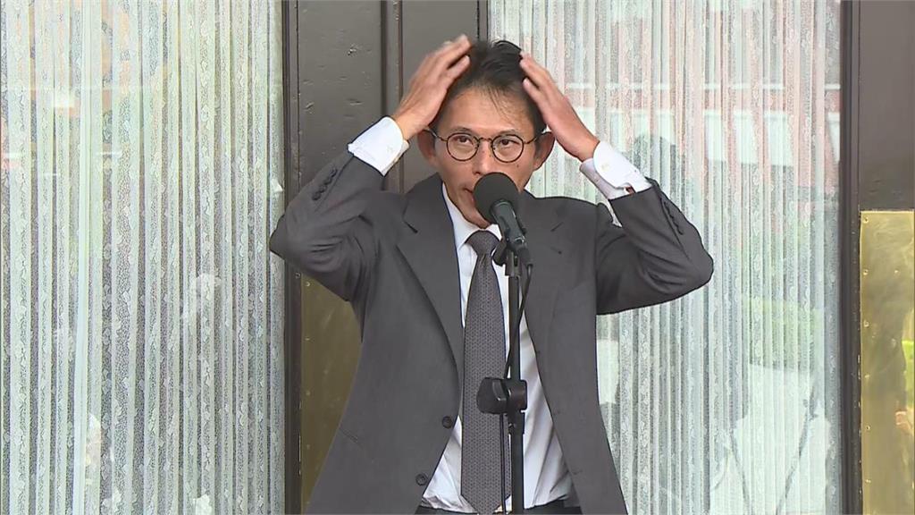 黃國昌遭指戴髮片「猛撩瀏海洩真實髮線」！她再甩這畫面開戰：讓圖片來證明吧