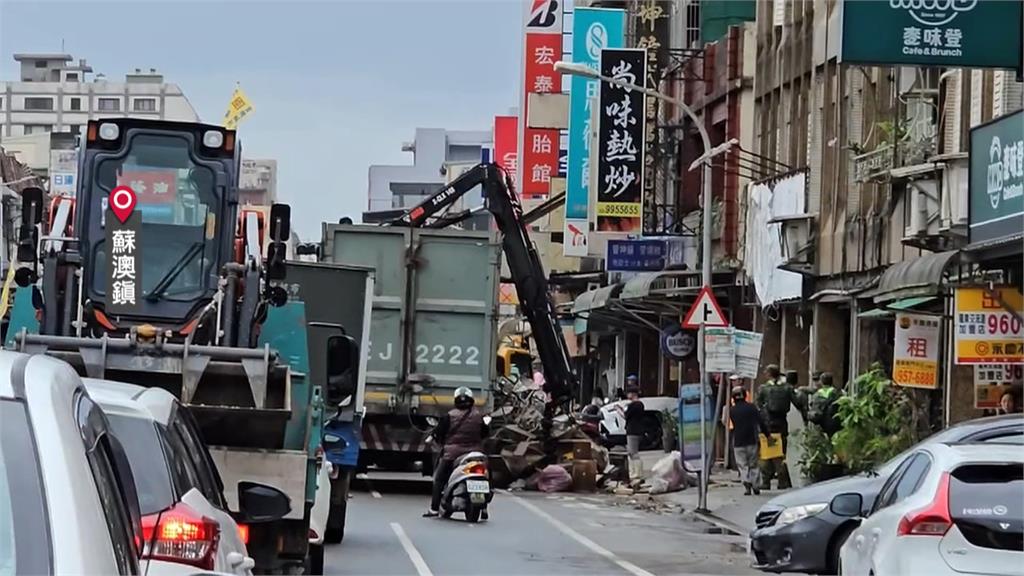 蘇澳大水淹沒家當! 8旬婦與罹癌兒相伴淚灑現場