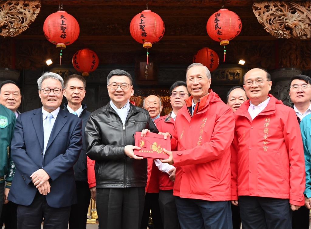 快新聞/初三宜蘭拜廟 卓揆喊「一把筷子折不斷」盼團結:讓困難迎刃而解