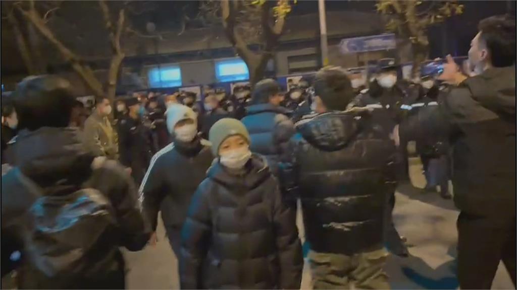 抗議新疆封控火災釀10死！　北京「白紙」示威遍地開花