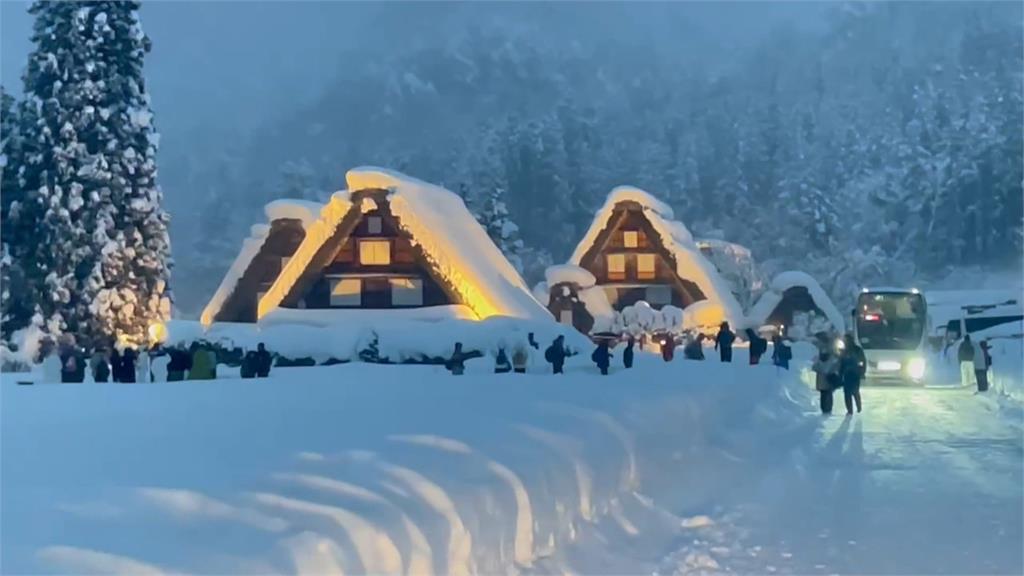 趁寒假開玩！桃機現出國潮　單日出入境總量破１２萬人