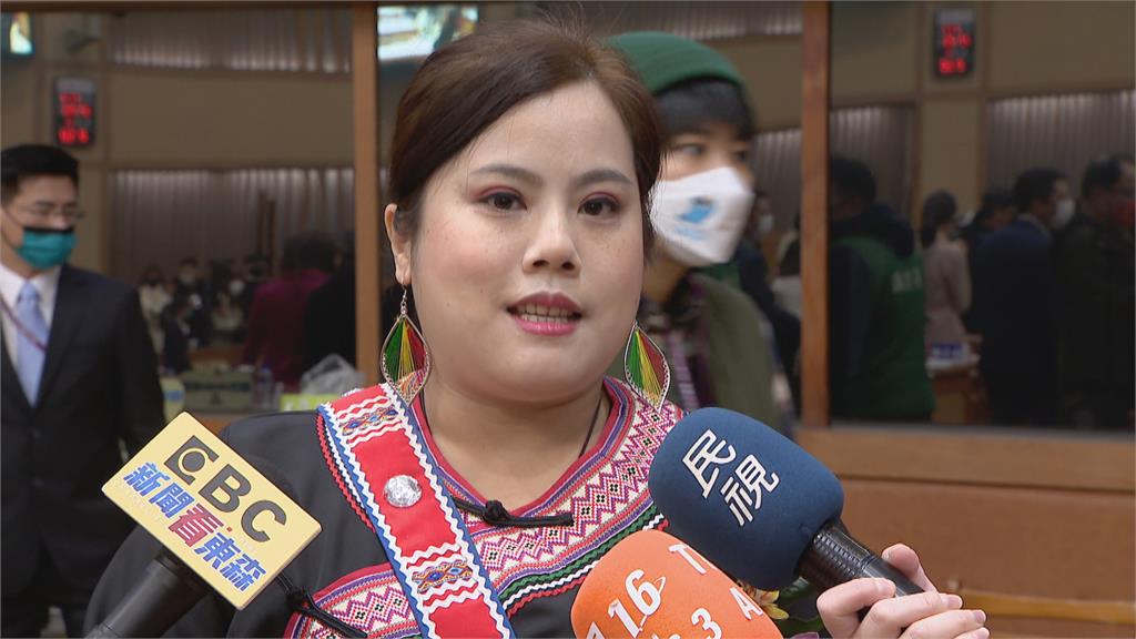 推廣友善族語環境 蘇錦雄、宋雨蓁阿美族語宣誓就職議員