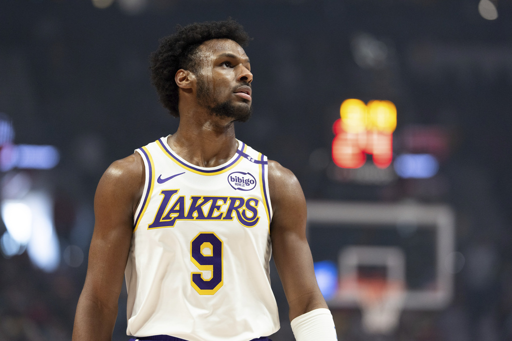 NBA(影)/詹皇子生涯首度先發出賽 雖然輸球但締造一項湖人紀錄