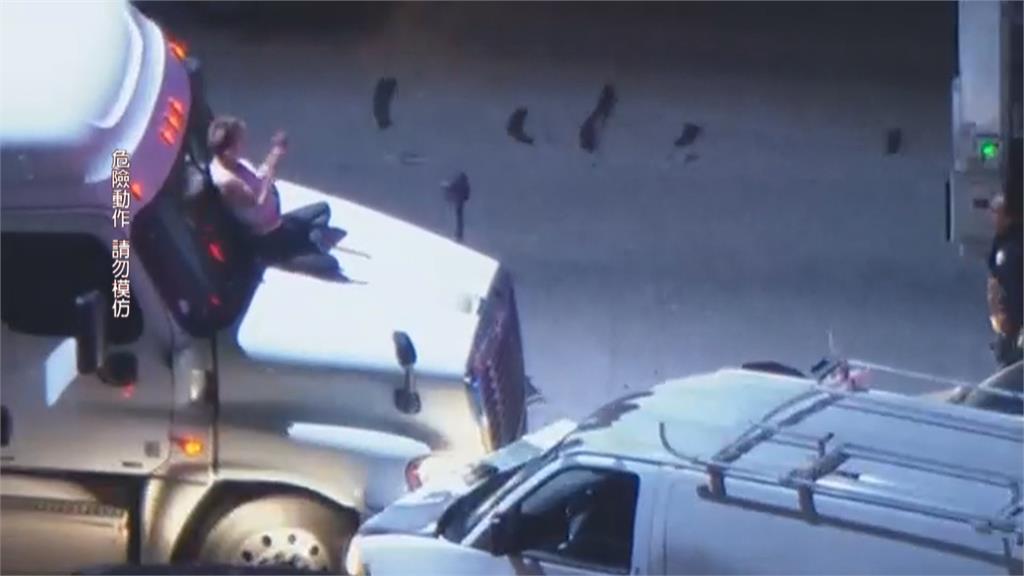 擾人清夢還衝撞警車! 白車「國道逆向撞卡車」遭逮
