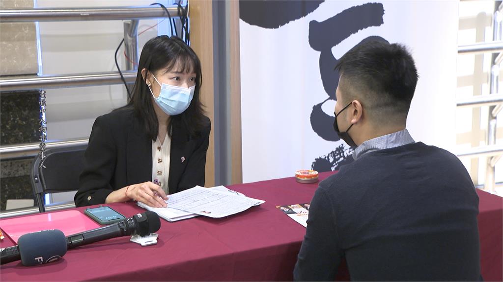 面試餐廳假日工讀要填6申論題 網友:應徵董事長? 比台積電還難? 面試餐廳工讀竟要寫「6申論題」