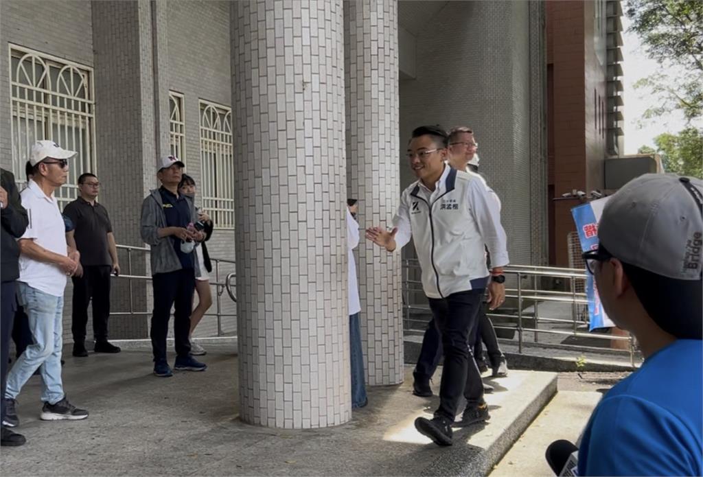 洪孟楷被問「市府動員義消」嘆：一定要回？急強調「別管他們身分」