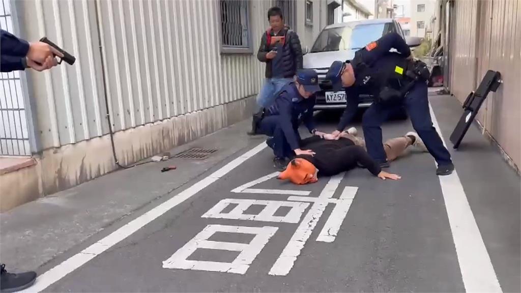 金融單位防搶演練　麵包超人與狐狸IP角色扮成歹徒