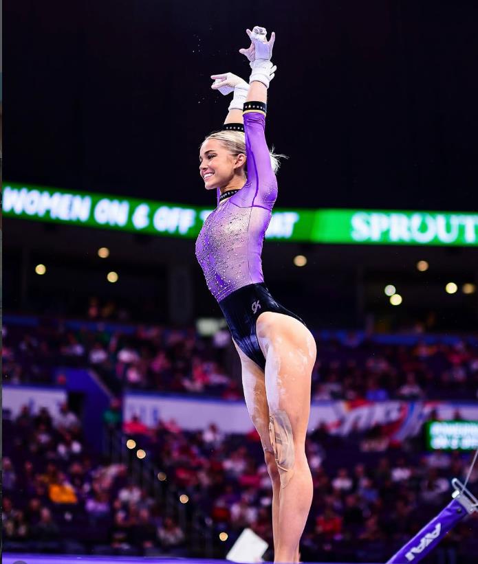 賽揚投手史肯斯女友鄧恩嘗試打擊練習